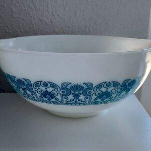 Vintage Pyrex Blue Horizon Cinderella Nesting Mixing Bowl 443  2 1/2 Quart White